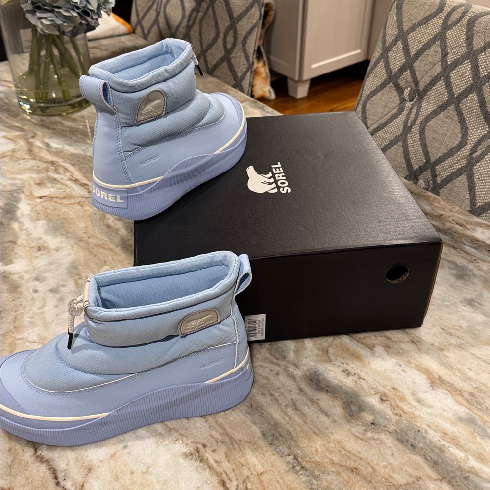 NEW UNWORN SOREL WINTER BOOTS